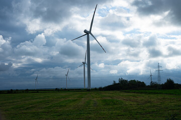 turbiny wiatrowe, farma wiatrowa, energia z wiatru © Adam Schmidt