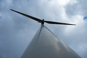turbiny wiatrowe, farma wiatrowa, energia z wiatru © Adam Schmidt