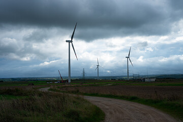 turbiny wiatrowe, farma wiatrowa, energia z wiatru © Adam Schmidt