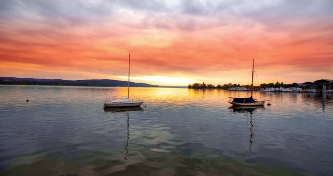 Motionlapse - Fantastic sunrise over Lake Maggiore.