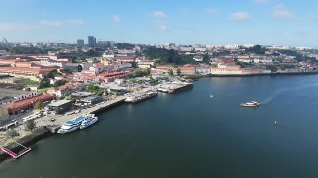 Barcos no Rio Douro Porto Vila Nova de Gaia Drone