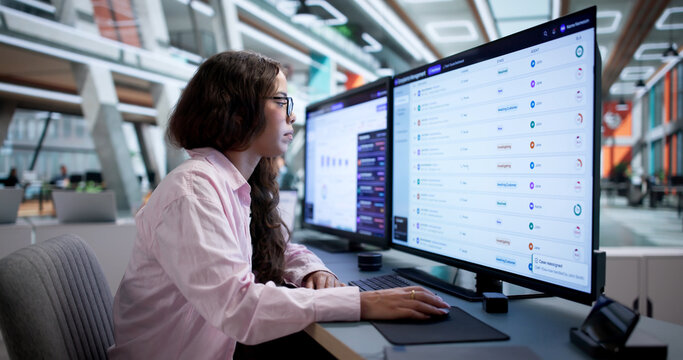 Customer Service Manager Analyzes Complaint Case Workflow