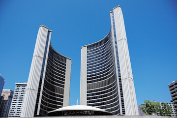 Obraz premium 11 July of 2026 Toronto, Canada, excursion view of Toronto City Hall and its distinctive curved towers.