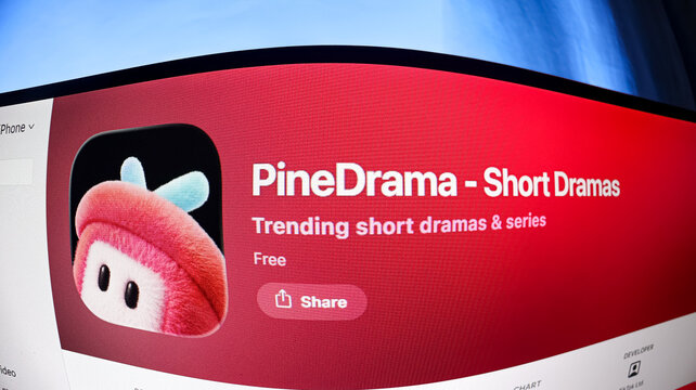 Pinedrama short dramas app on smartphone screen, presenting trending short dramas and series for entertainment.