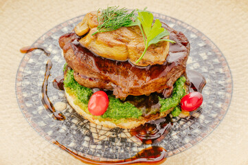 Gourmet beef fillet with foie gras and spinach puree © Cavan
