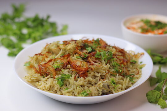 Green chicken pulao with fragrant rice, tender chicken, fried onions and fresh coriander garnish