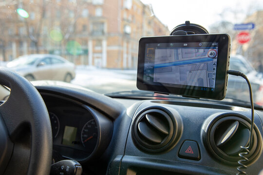 Navigator installed on the window car