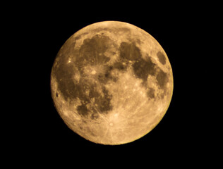 Fototapeta premium Ancestral Light: Autumn Full Moon in High Definition