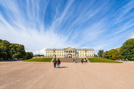 Blick auf das K&ouml;nigliche Schloss mit Park in Oslo, Norwegen