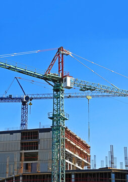Construction of multi-story house and crane