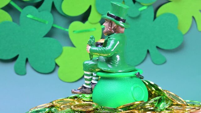 video of St. Patrick's Day decorations