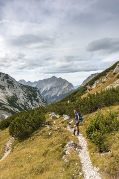 Hikers on hiking trail to the Birkkarspitze and &Ouml;dkarspitze, Karwendeltal, Tyrol, Austria