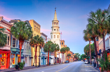 Obraz premium Charleston, South Carolina, USA cityscape in the historic district at twilight 401