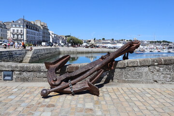 Ancienne ancre de marine, ville de Concarneau, département du Finistère, Bretagne, France © ERIC