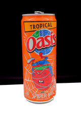 Naklejka premium canette de boisson oasis parfum tropical