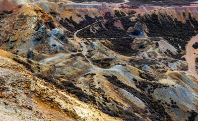 Obraz premium Colorful mineral soil and vibrant quarry rock formations at Parys Mountain copper mine