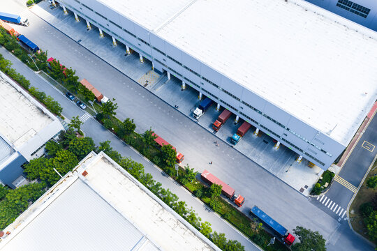 solar rooftop warehouse with loading trucks at dock