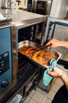 Removing roasted meat