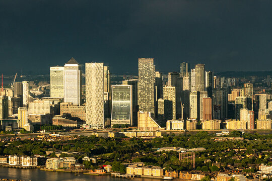 Canary Wharf HSBC Tower and One Canada Square in Evening Sun
