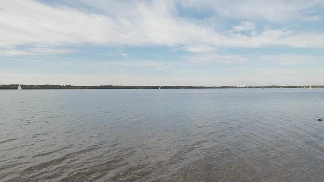 Der Cospudener See bei Leipzig im Sp&auml;tsommer
