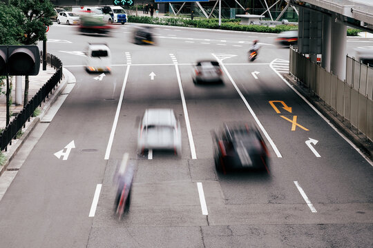 都市の道路　スローシャッター