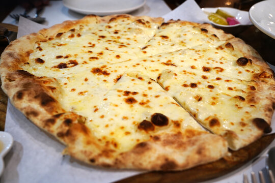 Crispy thin crust gorgonzola cheese pizza served with sweet honey