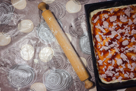Rolling pin next to the pizza tray