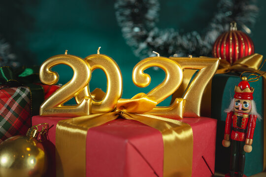 Gold numbers 2027, Christmas decor and elegant red and green gift boxes.