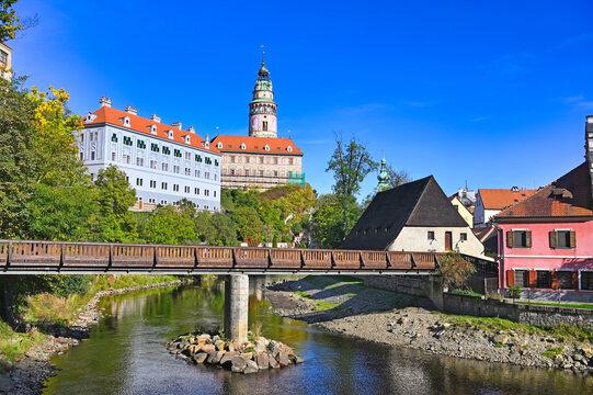 Scenic View of Česk&yacute; Krumlov Castle and Vltava River in Czech Republic