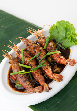Traditional Thai red shrimp curry with chili, Coconut shrimp curry, Thai yellow curry with seafood, Spicy shrimp curry, authentic prawn masala, gourmet seafood dish on a white background