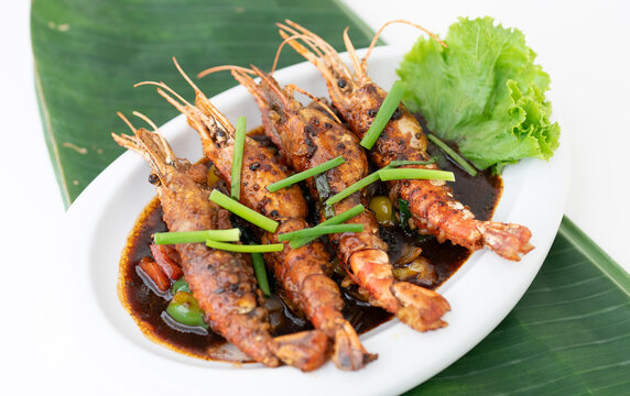 Traditional Thai red shrimp curry with chili, Coconut shrimp curry, Thai yellow curry with seafood, Spicy shrimp curry, authentic prawn masala, gourmet seafood dish on a white background