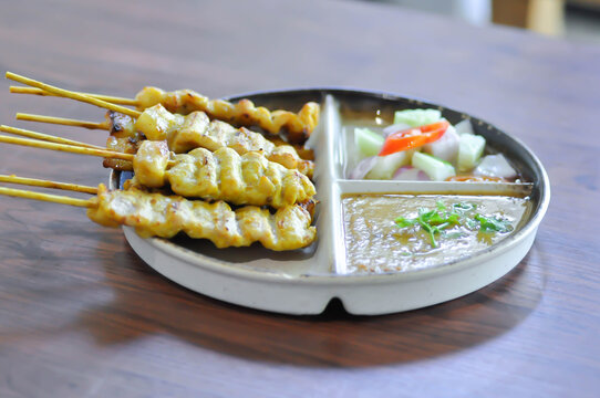 satay or barbecued pork or grilled pork or yakiniku