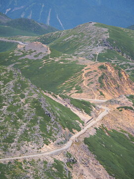 乗鞍岳から望む山岳地形と秋の山並み