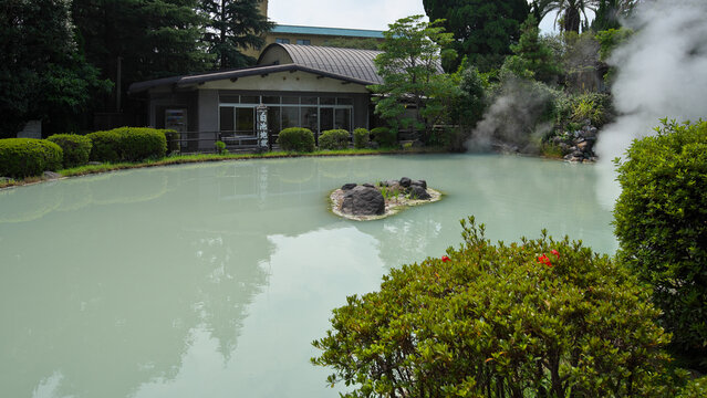 べっぷ地獄めぐりの白池地獄（Beppu Jigoku, Shiraike Jigoku）