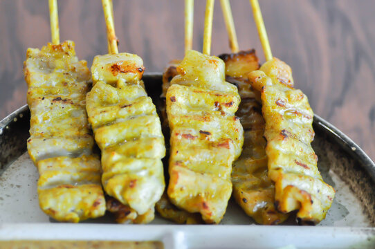 satay or barbecued pork or grilled pork or yakiniku