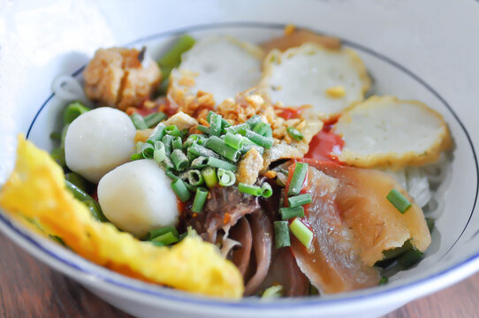 noodles with fish ball and fried wonton or noodleswithout soup