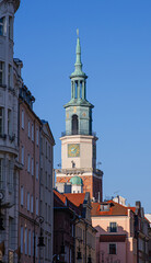 Obraz premium Poznan Town Hall Clock Tower Rising Above Historic Old Town Buildings in Poland