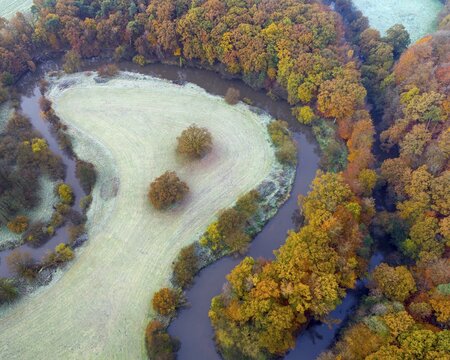 Aerial view of the Hunte in autumn, Meander, Hunte loop, Hunte, river, tree, forest, autumn colours, Huntepadd, D&ouml;tlingen, Lower Saxony, Germany