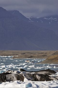 Amphibious vehicle, Joekulsarlon glacial lake, southern coast of Iceland, Atlantic Ocean