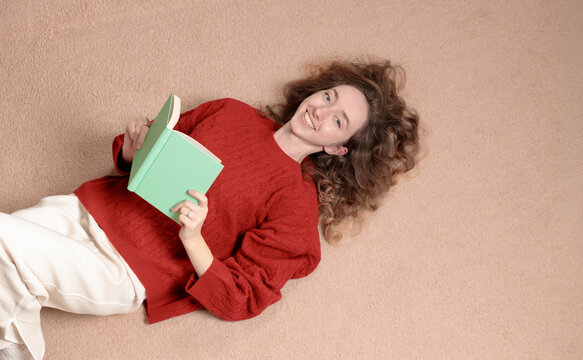 smiling woman with notebook room carpet background wallpaper and copy space pattern