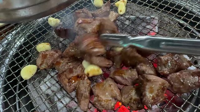 한국식 바베큐 숯불 돼지고기