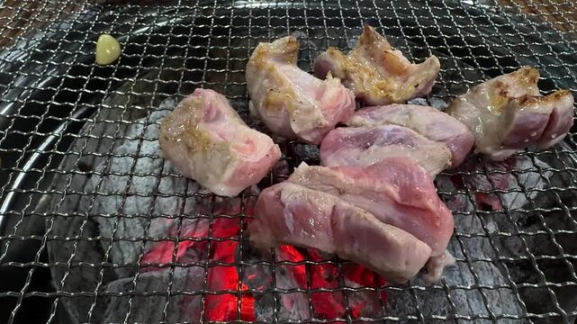 한국식 바베큐 숯불 돼지고기