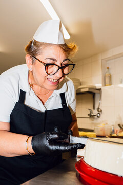 Pastry chef slicing cake