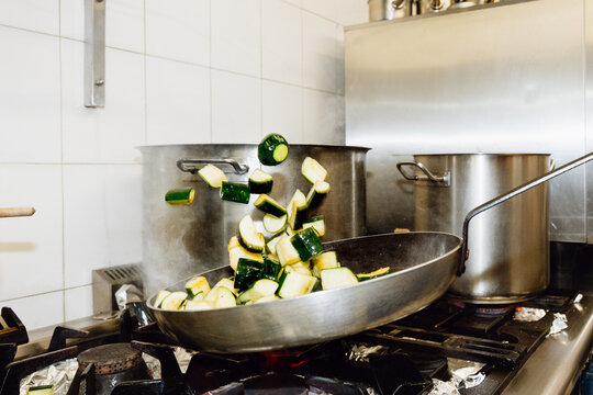 Flamb&eacute; in frying pan