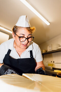 Pastry chef slicing cake