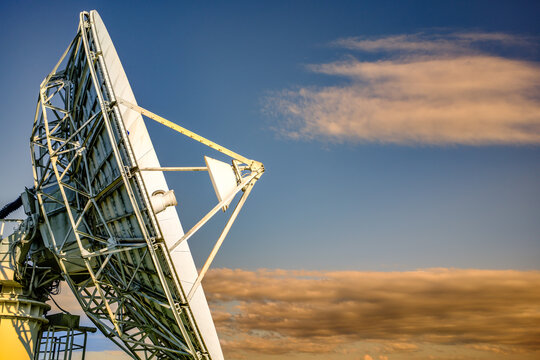 Radio telescope of a satellite earth station