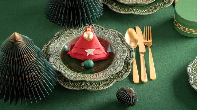 Modern green dining arrangement with shiny trimmings.