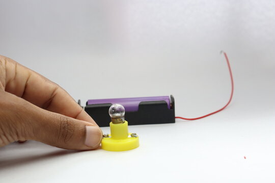 Incandescent bulb circuit connected to a battery holder with lithium ion battery