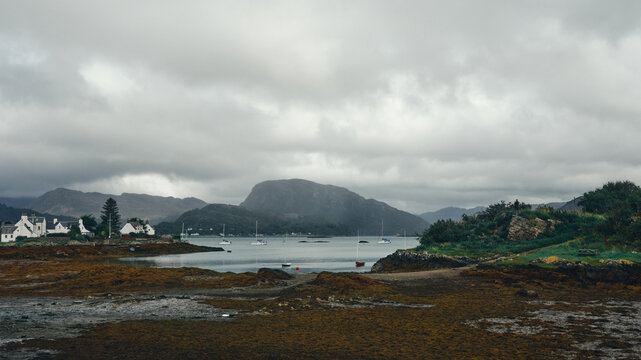 houses and mountains by the water in Plockton at low tide