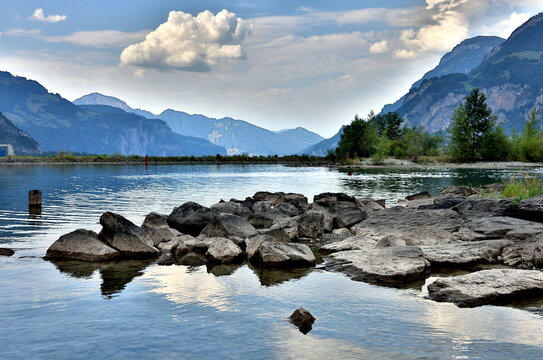 Der Urnersee in Fl&uuml;elen in der Schweiz unter Wolken